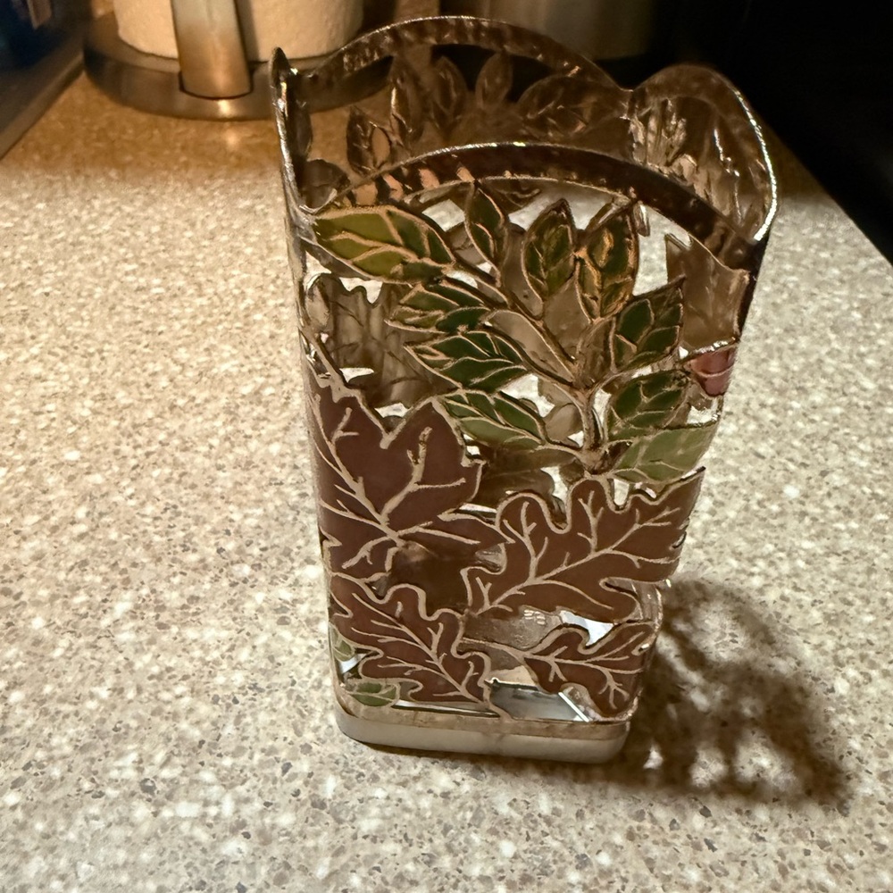 2 used Bath & body Works soap holders 1 Owl and 1 leaf